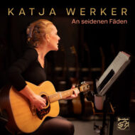 An seidenen Fäden